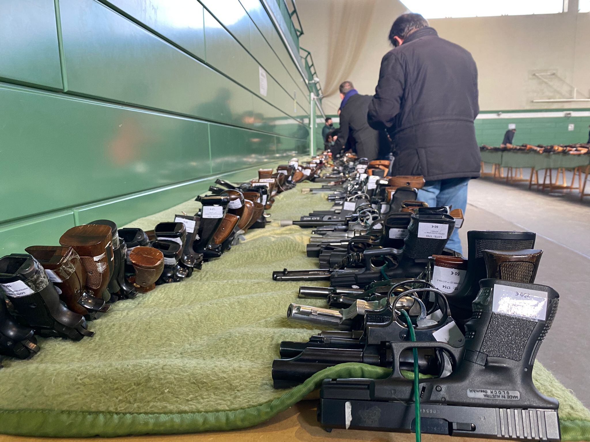 Diversos tipus d'armes de la subhasta