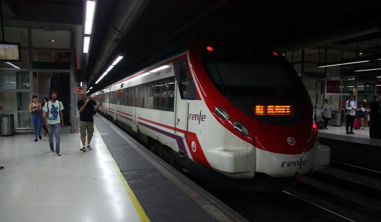 Funcionament habitual a l&#039;estació de Sants, tot i alguns retards ocasionats per la vaga a Renfe