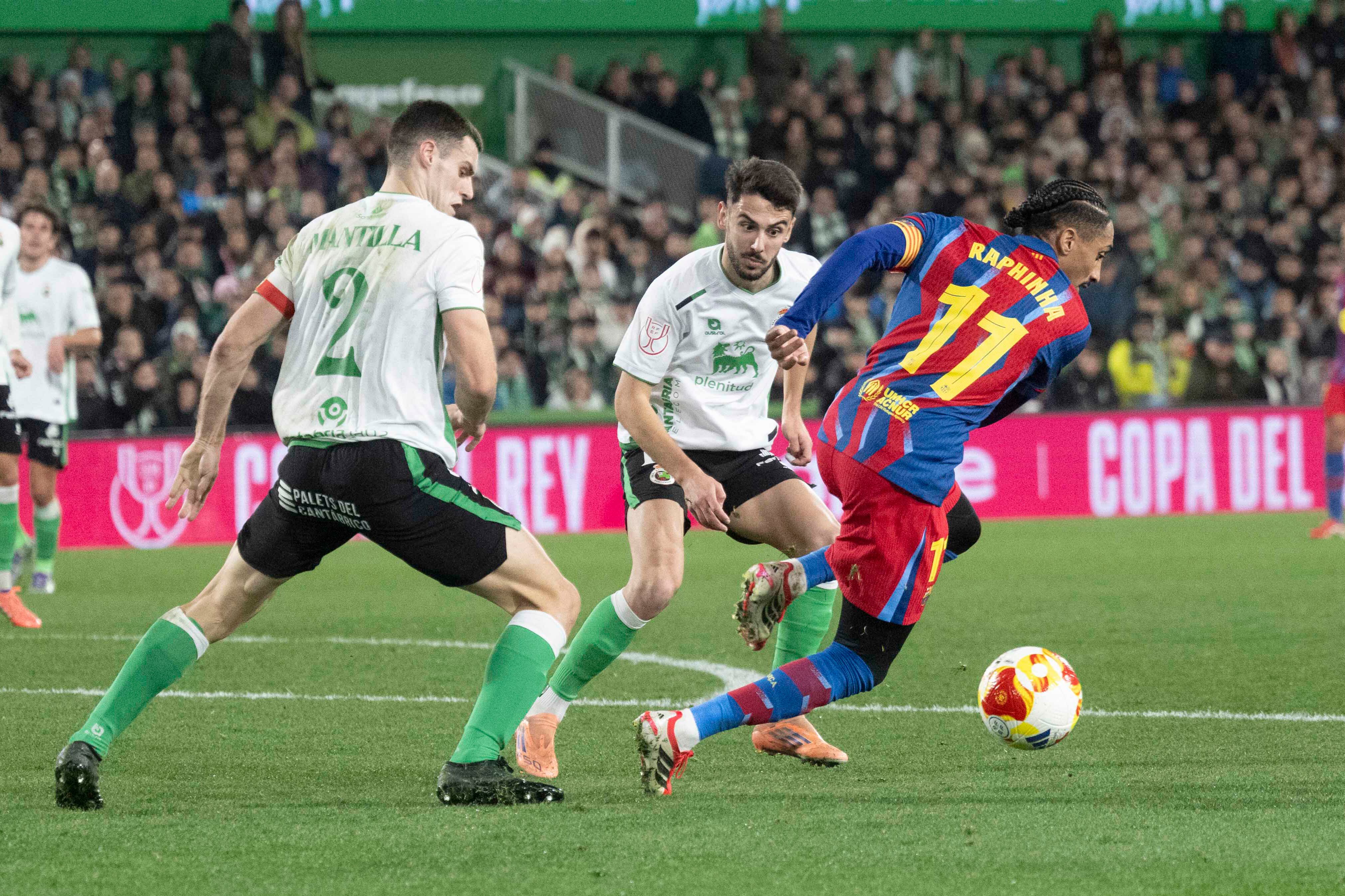 Raphinha durante el partido de octavos de final de Copa del Rey frente al Racing de Santander