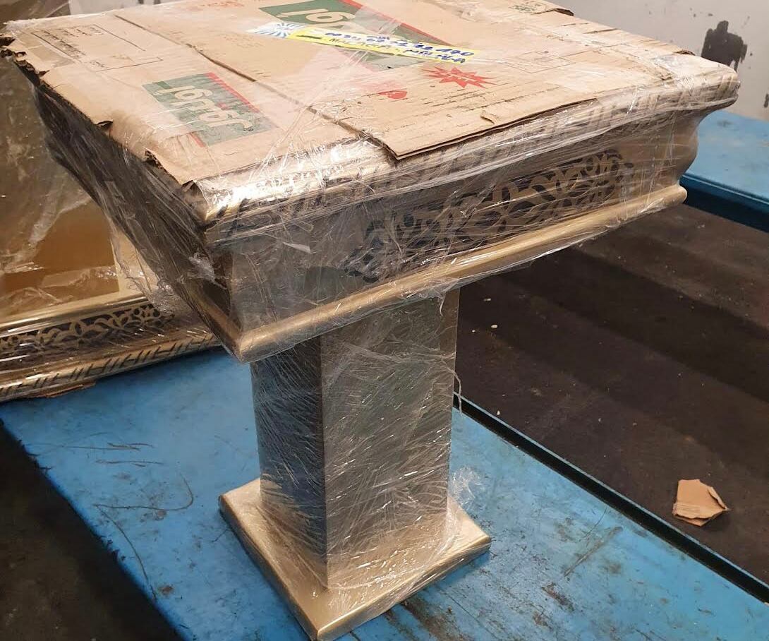 Mesa intervenida por la Guardia Civil con la droga. FOTO GC