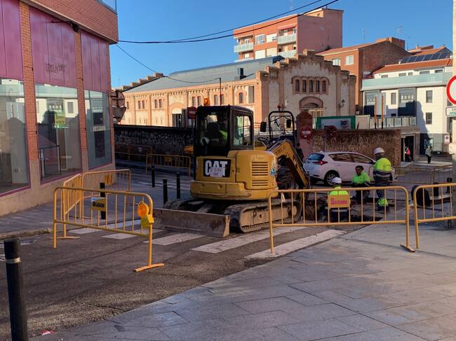 Obras de renovación de tuberías en la calle Cervantes