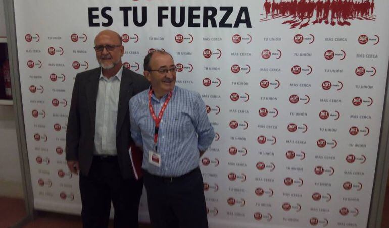 Luis Miguel López Reillo, secretario regional de UGT, acompaña a Jesús la Roda (derecha), secretario comarcal.