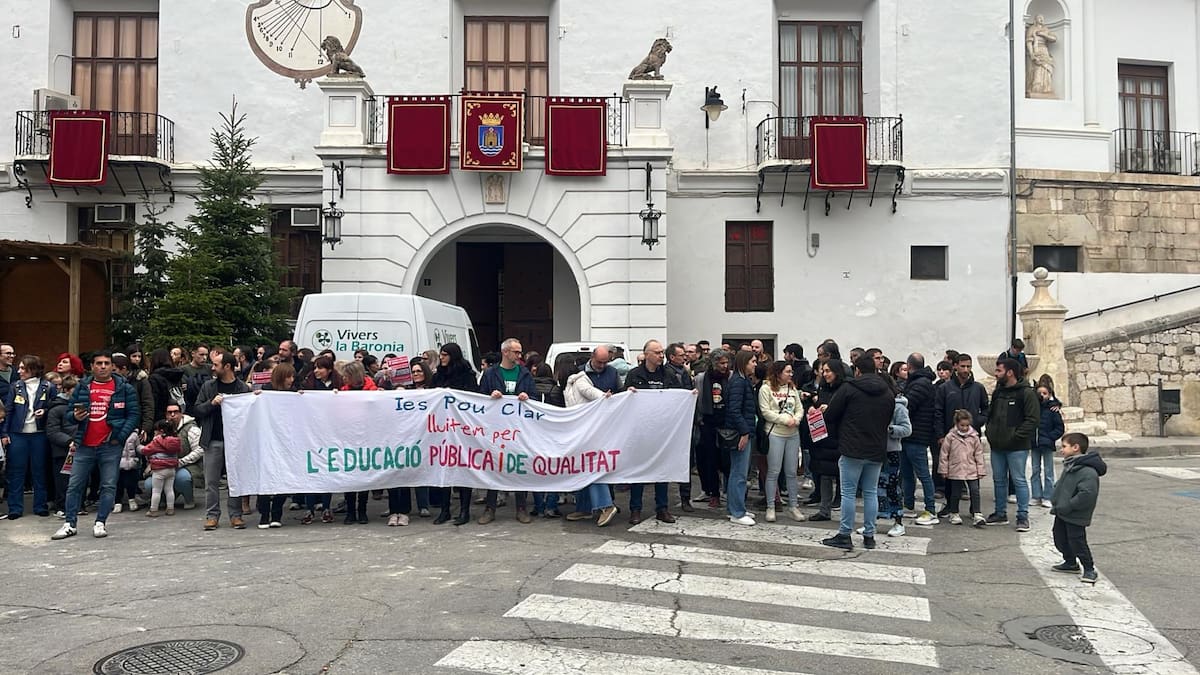 Lectura del manifiesto por la huelga educativa en Ontinyent