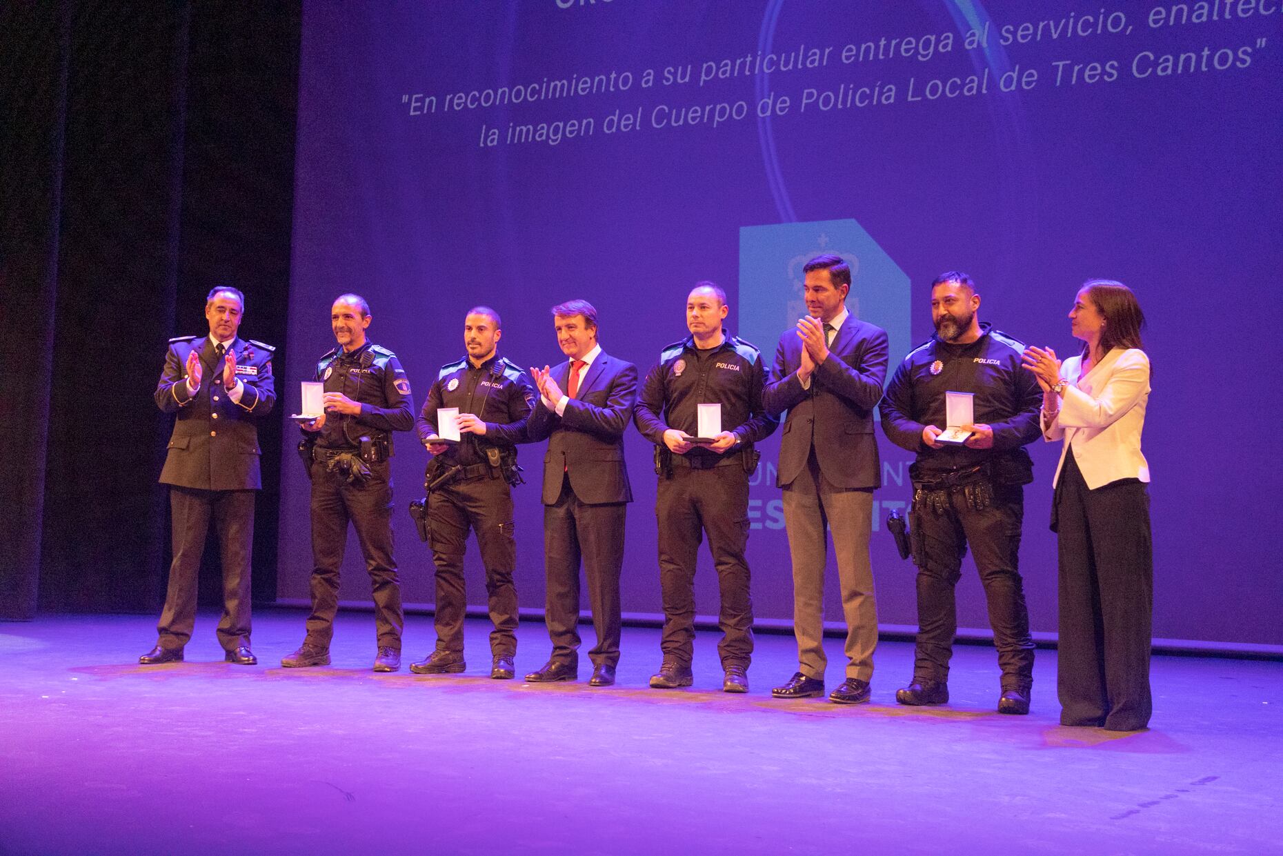 El evento ha tenido lugar en el centro cultural Adolfo Suárez, en donde se han entregado medallas a agentes, entidades, instituciones y ciudadanos como reconocimiento a su labor colaborativa durante el año