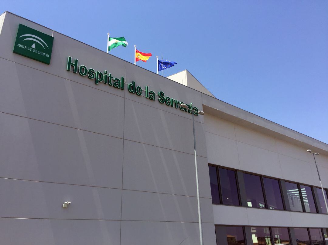 Exterior de la fachada del centro hospitalario de Ronda