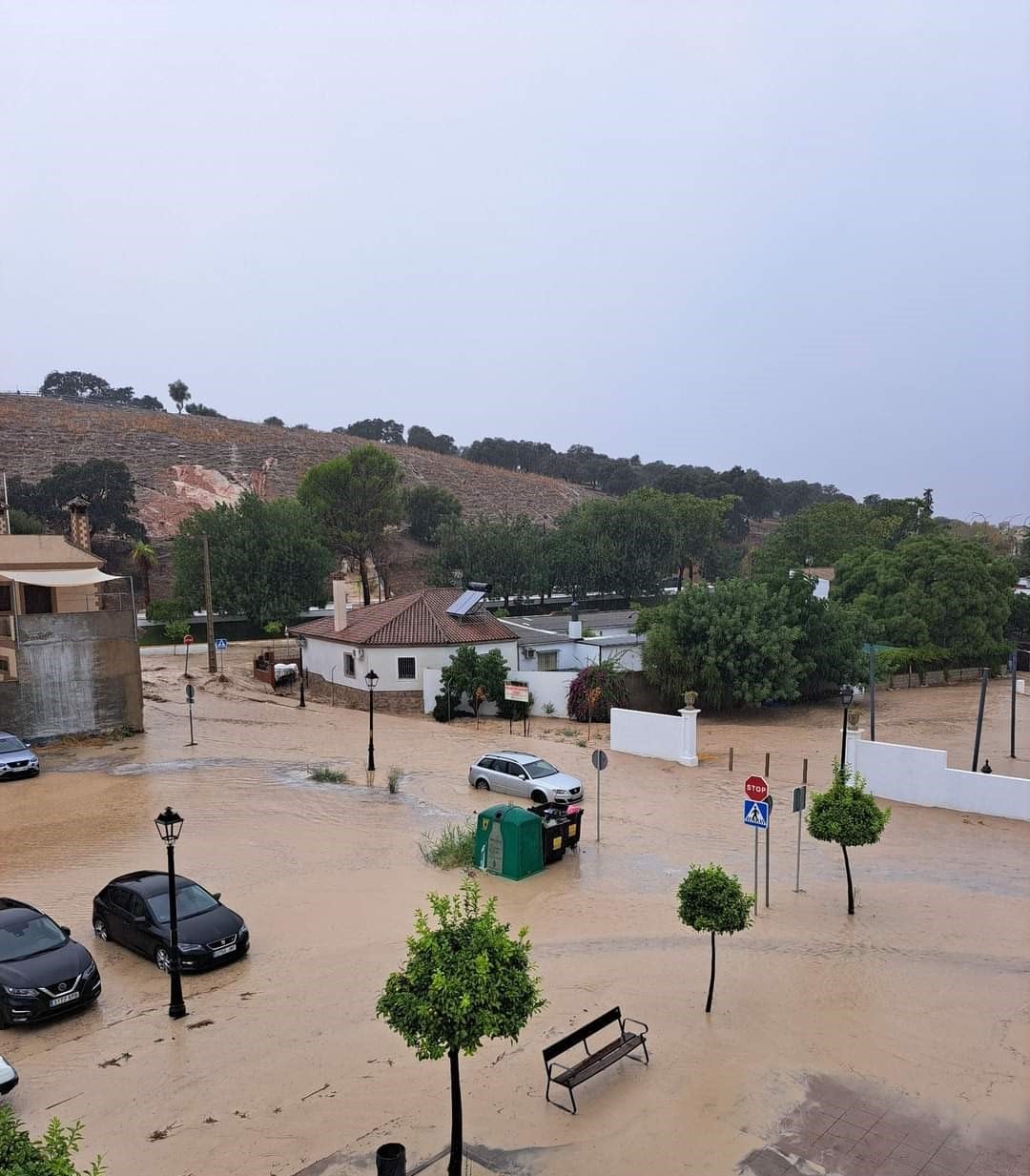 Una de las calles de San José del Valle tras el paso de la DANA