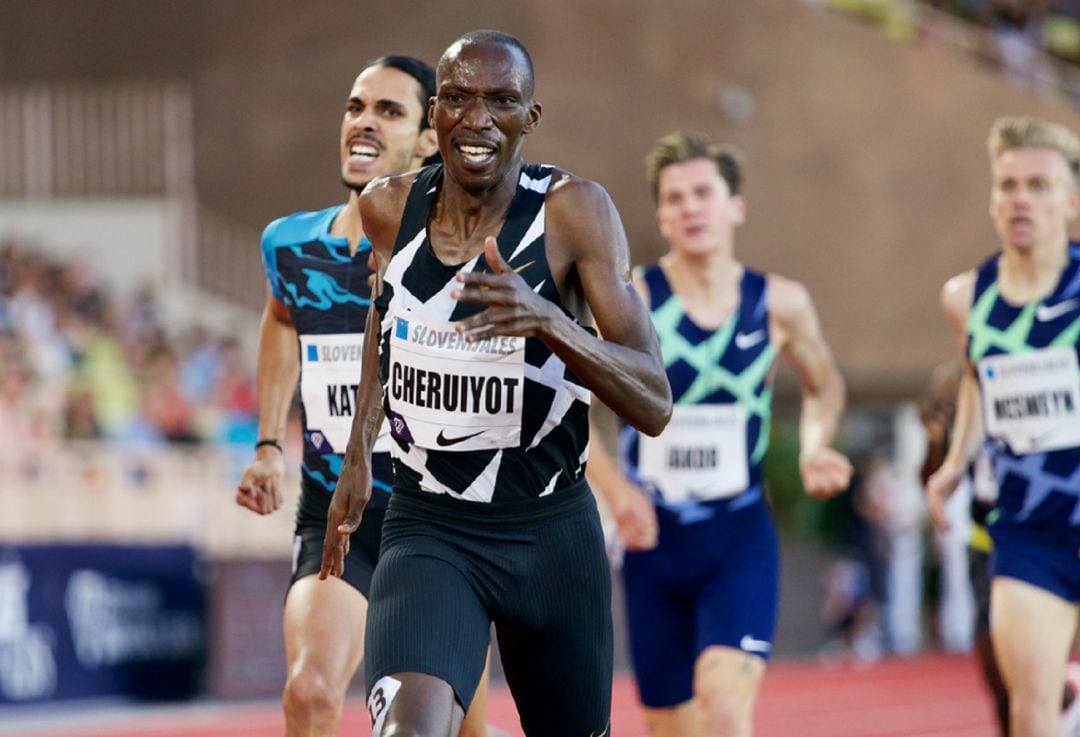 Mohamed Katir por detrás de Cheruiyot