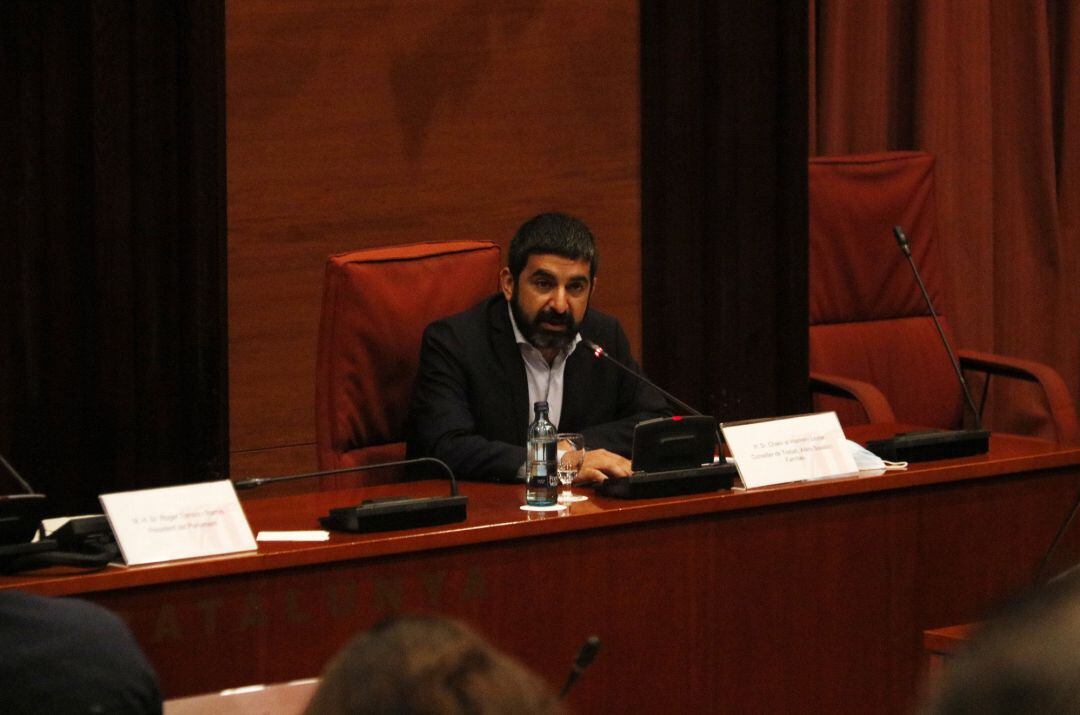 El conseller de Treball, Afers Socials i Famílies, Chakir el Homrani, a la Diputació Permanent del Parlament 