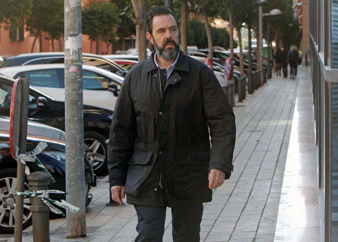 Miguel López llega a los juzgados de Benalúa en Alicante (archivo)