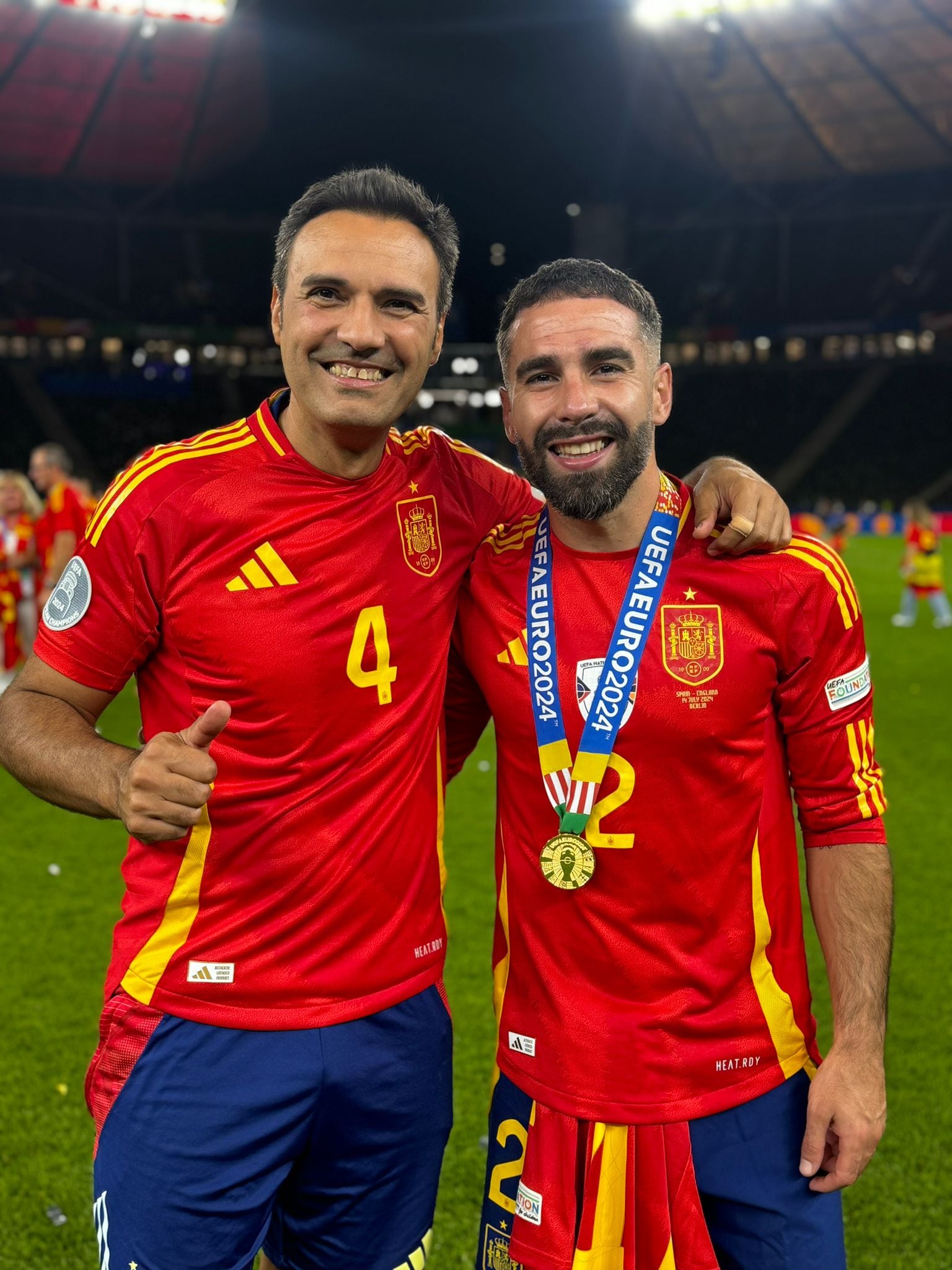 Benito MIlano, fisio de la selección española, con Daniel Carvajal.