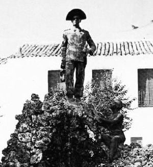 Estatua de Catalán Valera en Osa de la Vega.