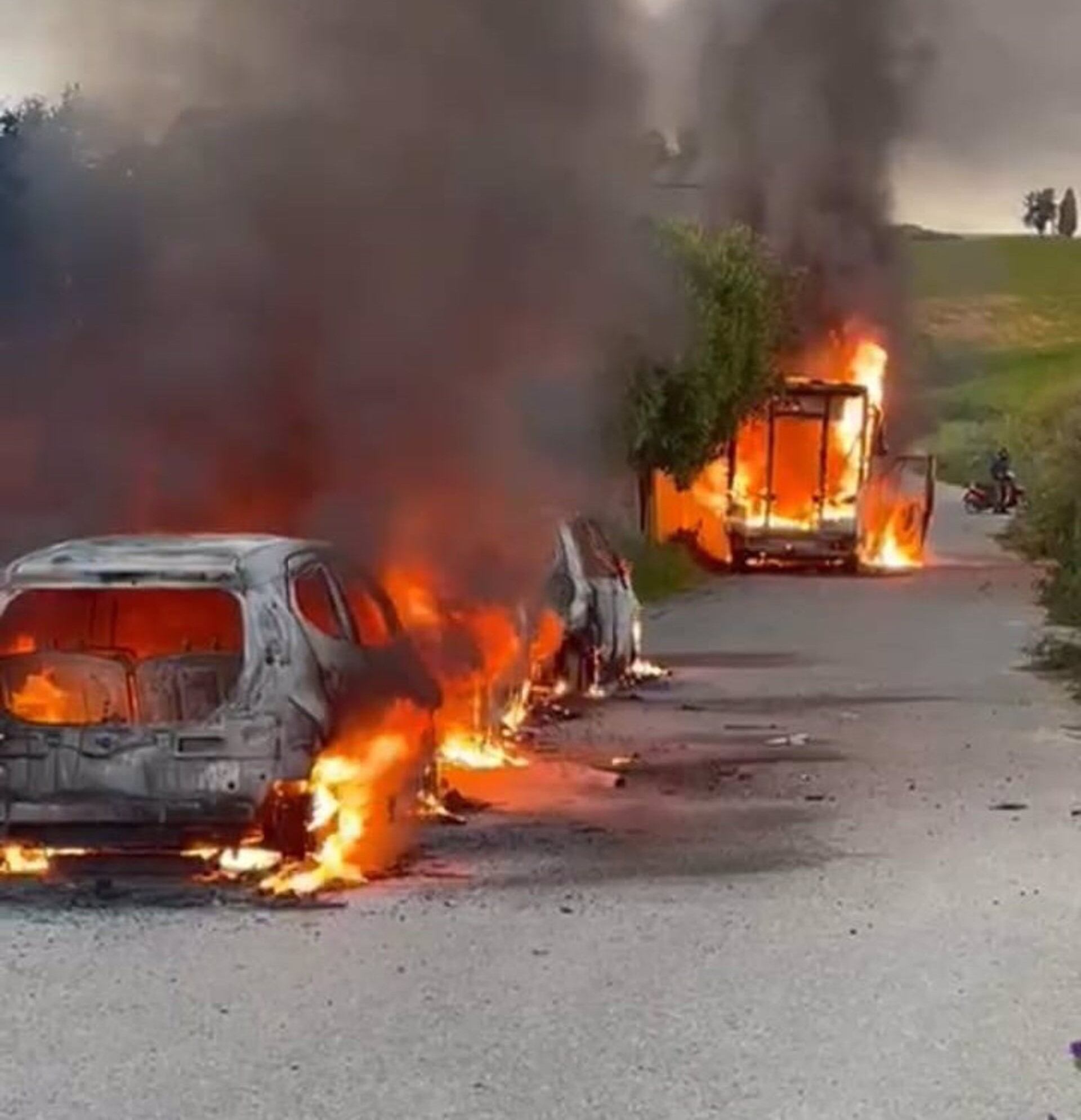 Vehículos incendiados en Jerez