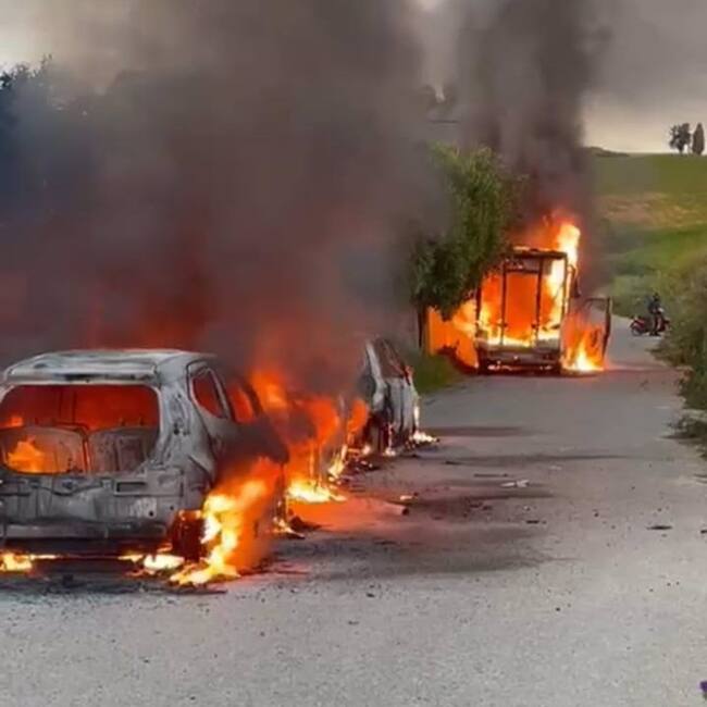 Vehículos incendiados en Jerez