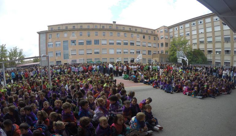 Imagen de los alumnos del colegio de los Padres Misioneros en la capital