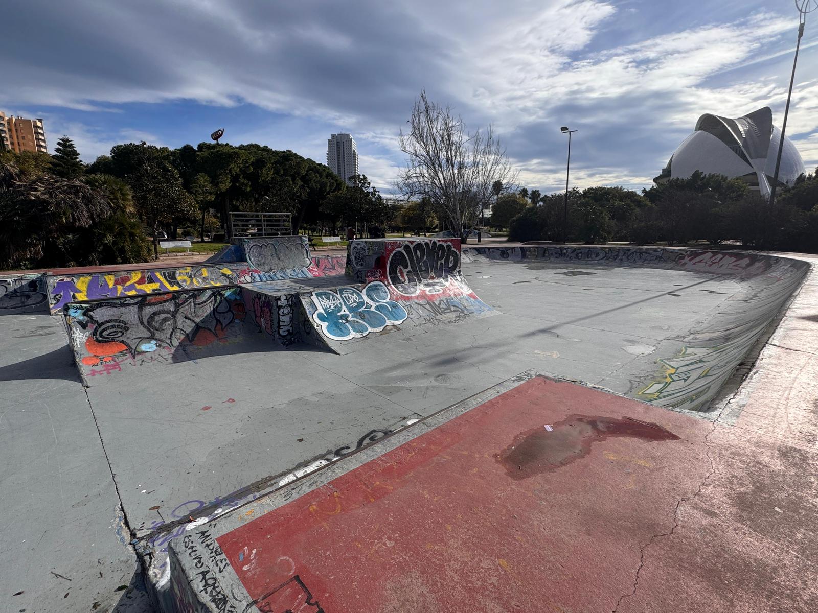 Skate Park deteriorado en el Jardín del Turia