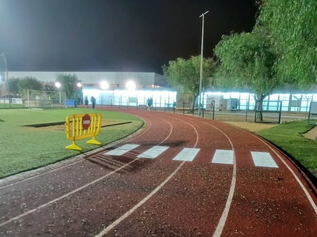 Paso de peatones en las pistas de atletismo de Campos | Foto: @juanma79campos