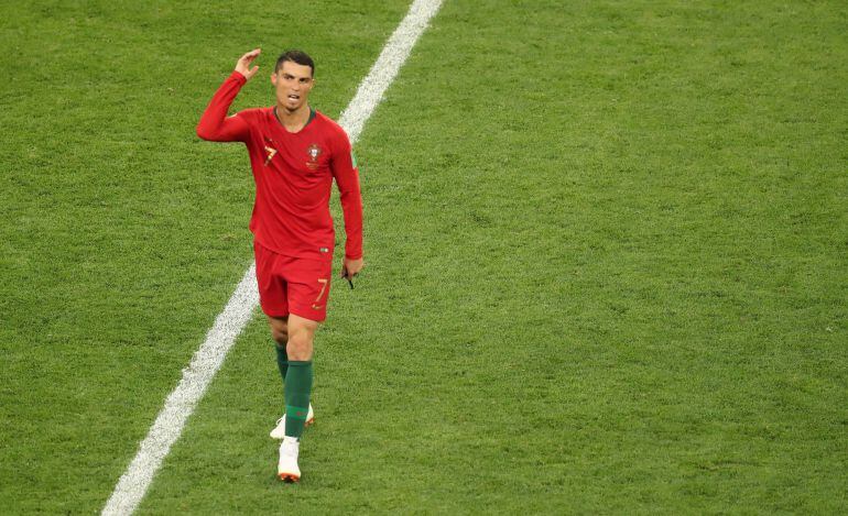 Cristiano Ronaldo, durante la revisión de la jugada