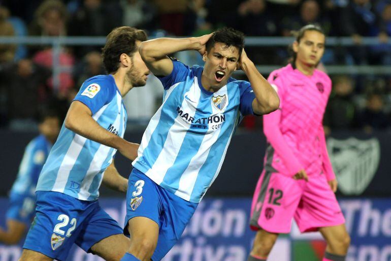 Diego González se lamenta, tras una ocasión fallada.