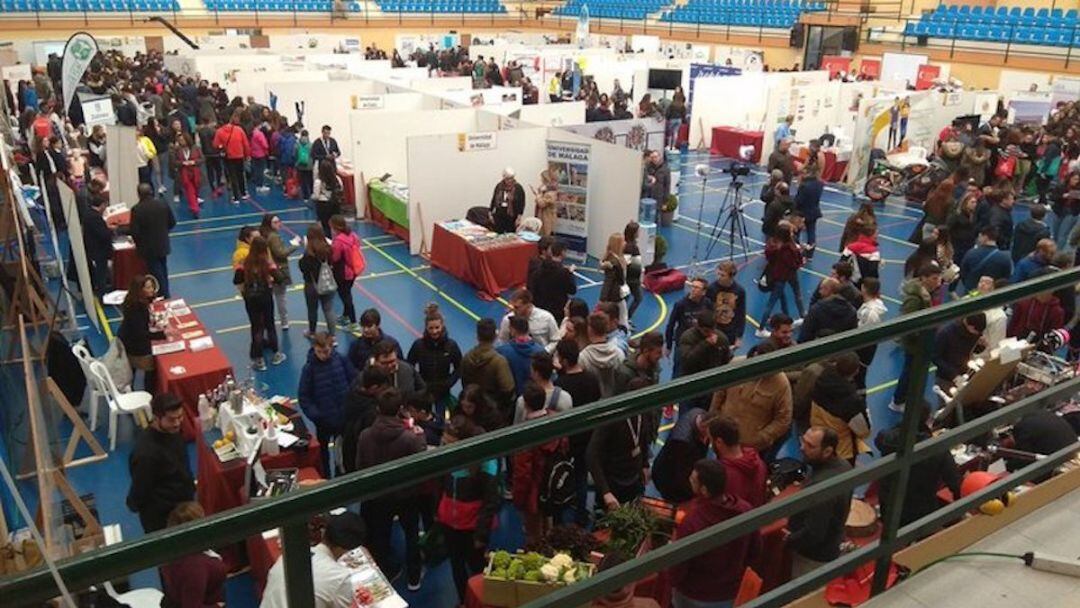 Asistentes a una edición anterior del Salón del Estudiante de Marmolejo.