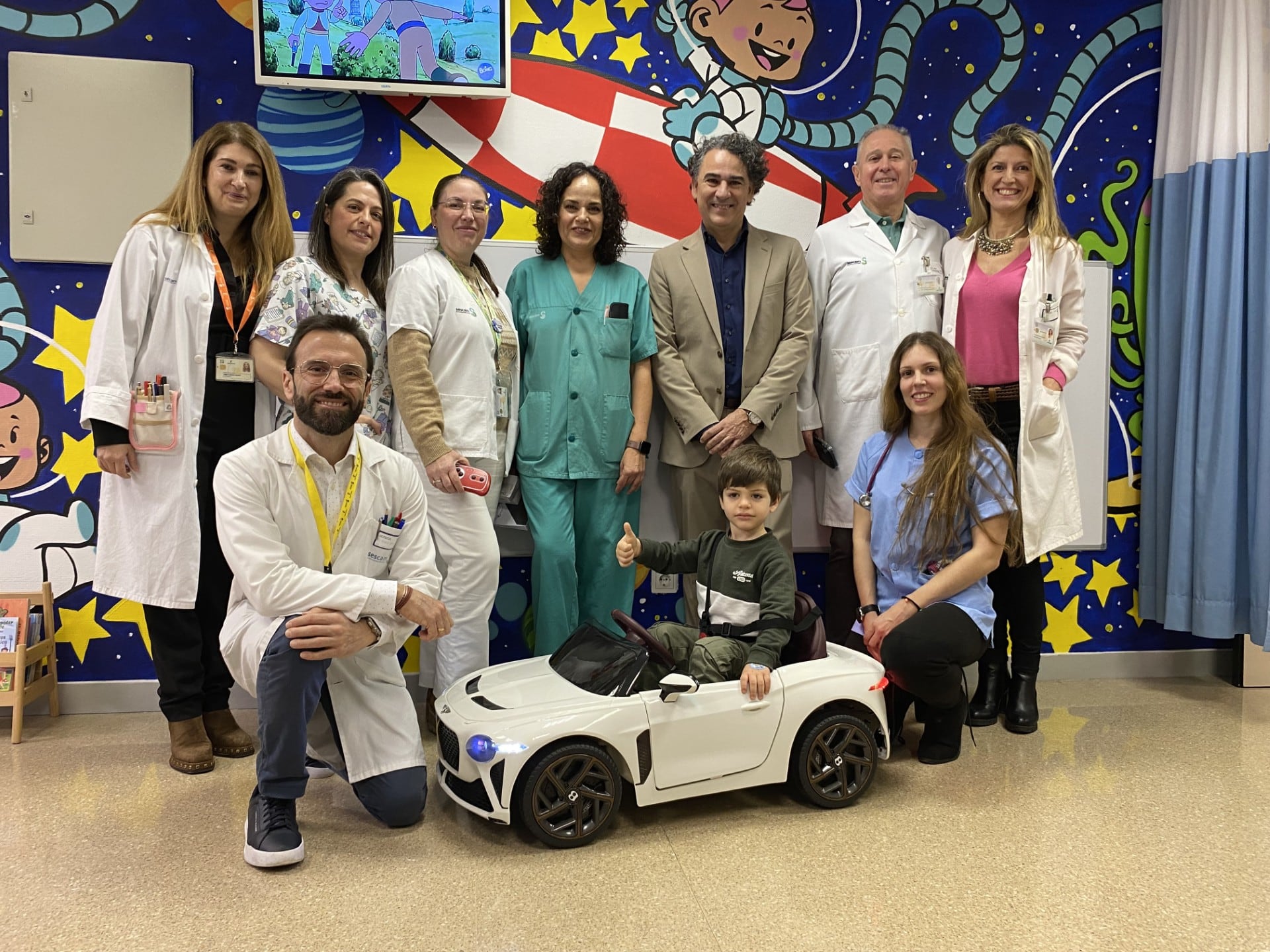 El Hospital Universitario de Talavera de la Reina incorpora un coche para trasladar a los pacientes pediátricos a quirófano y a pruebas diagnósticas