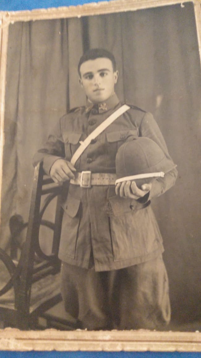 Rafael Saura, militar republicano de Menorca, vestido de uniforme.