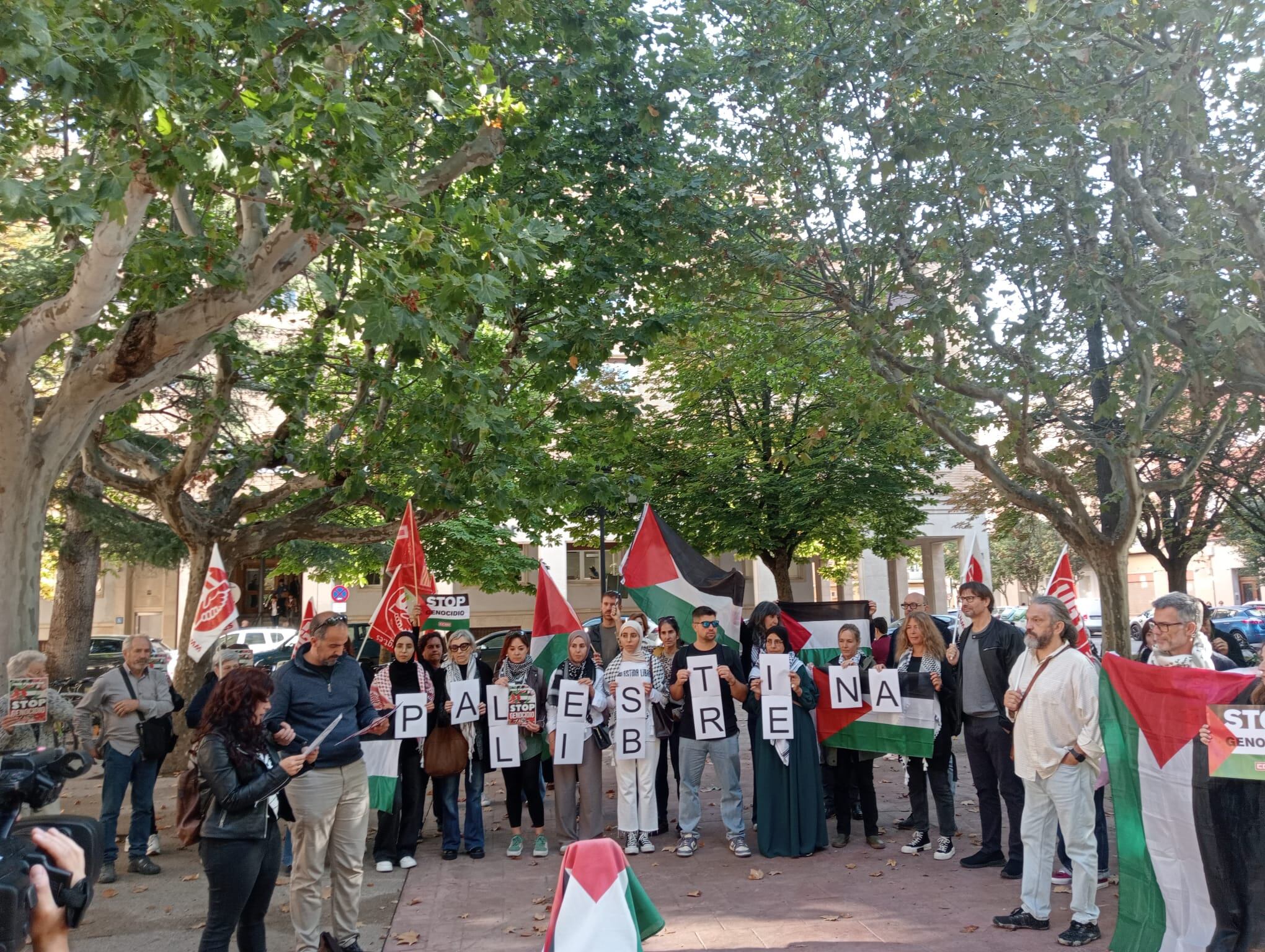 Movilización a favor de Palestina en la plaza de Cervantes de Huesca