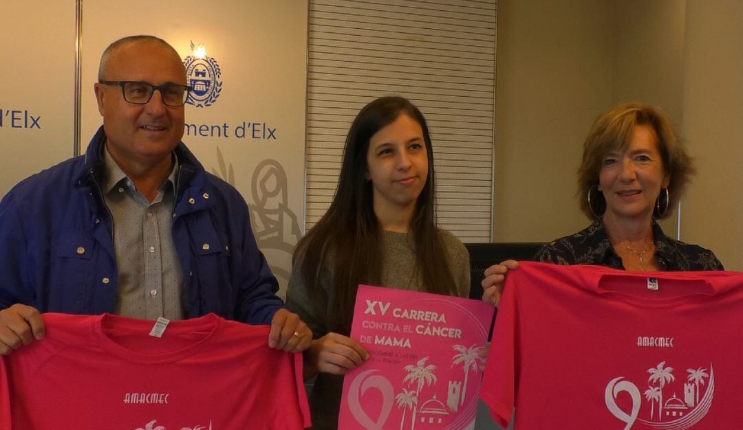 El concejal Vicente Alberola con representantes de Amacmec durante la presentación de la prueba.