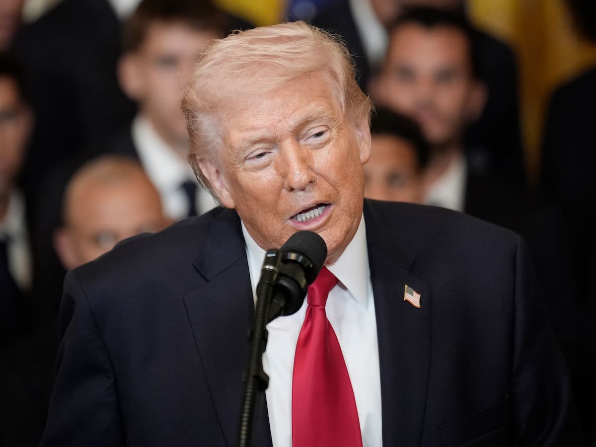 Trump dice que no habrá acuerdo con Irán sin una "rendición" y afirma que Cuba "caerá pronto"