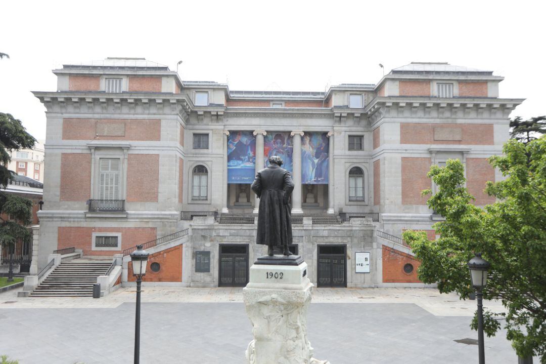 Fachada del Museo del Prado tras la desconvocatoria del parón cultural de este fin de semana por la promesa de la portavoz del Ejecutivo,