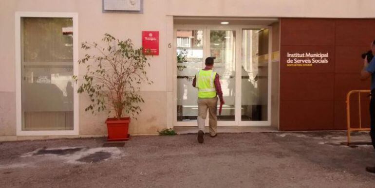 La Guàrdia Civil escorcollant la seu de l'IMSS