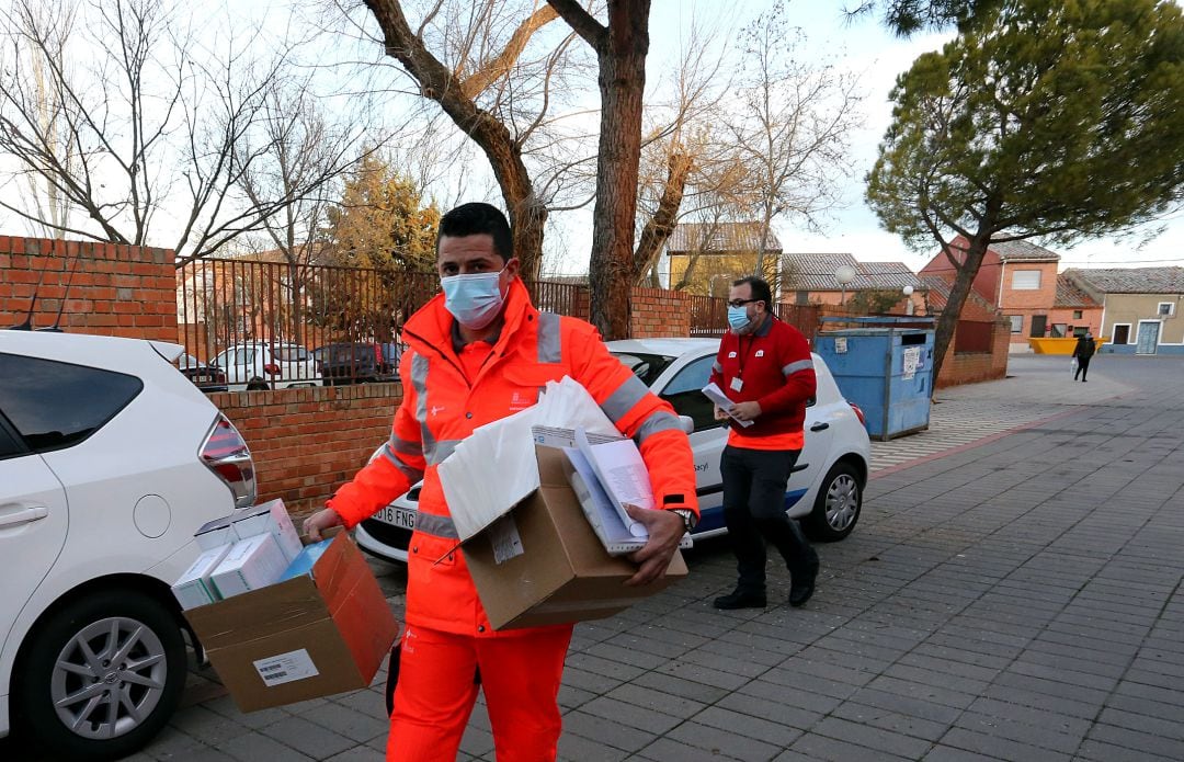 Sanitarios acuden a los centros de vacunación