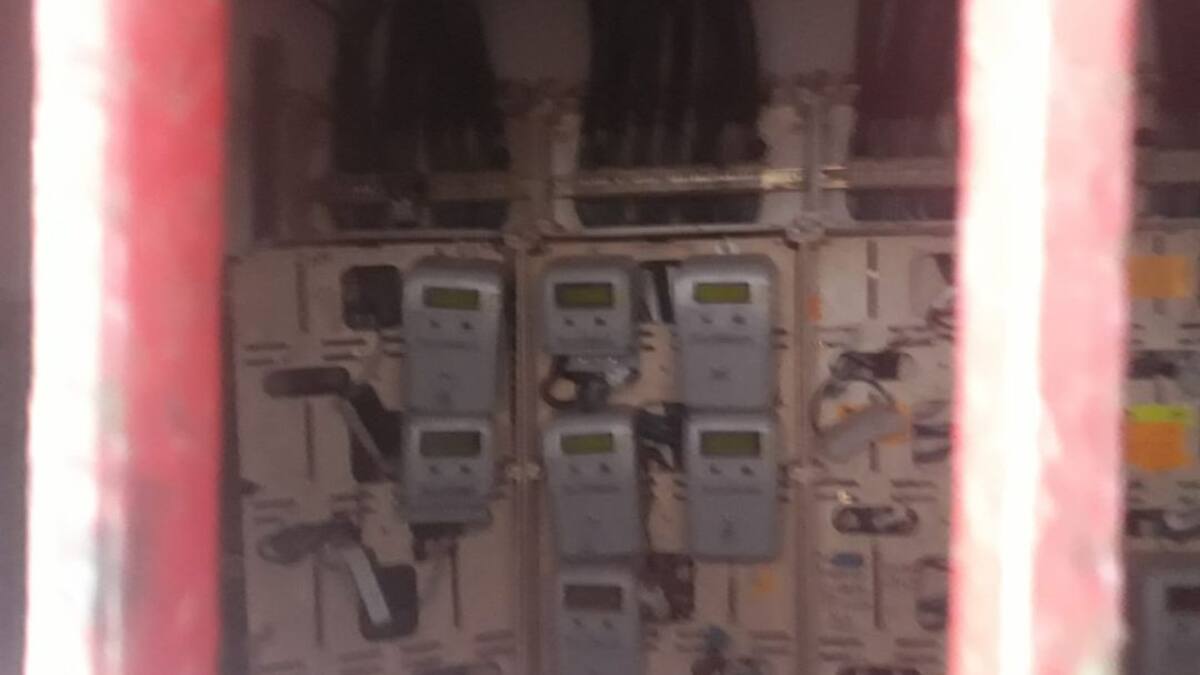 Un bloque de San Juan de Dios sigue sin luz desde el sábado por un incendio en el cuadro de contadores