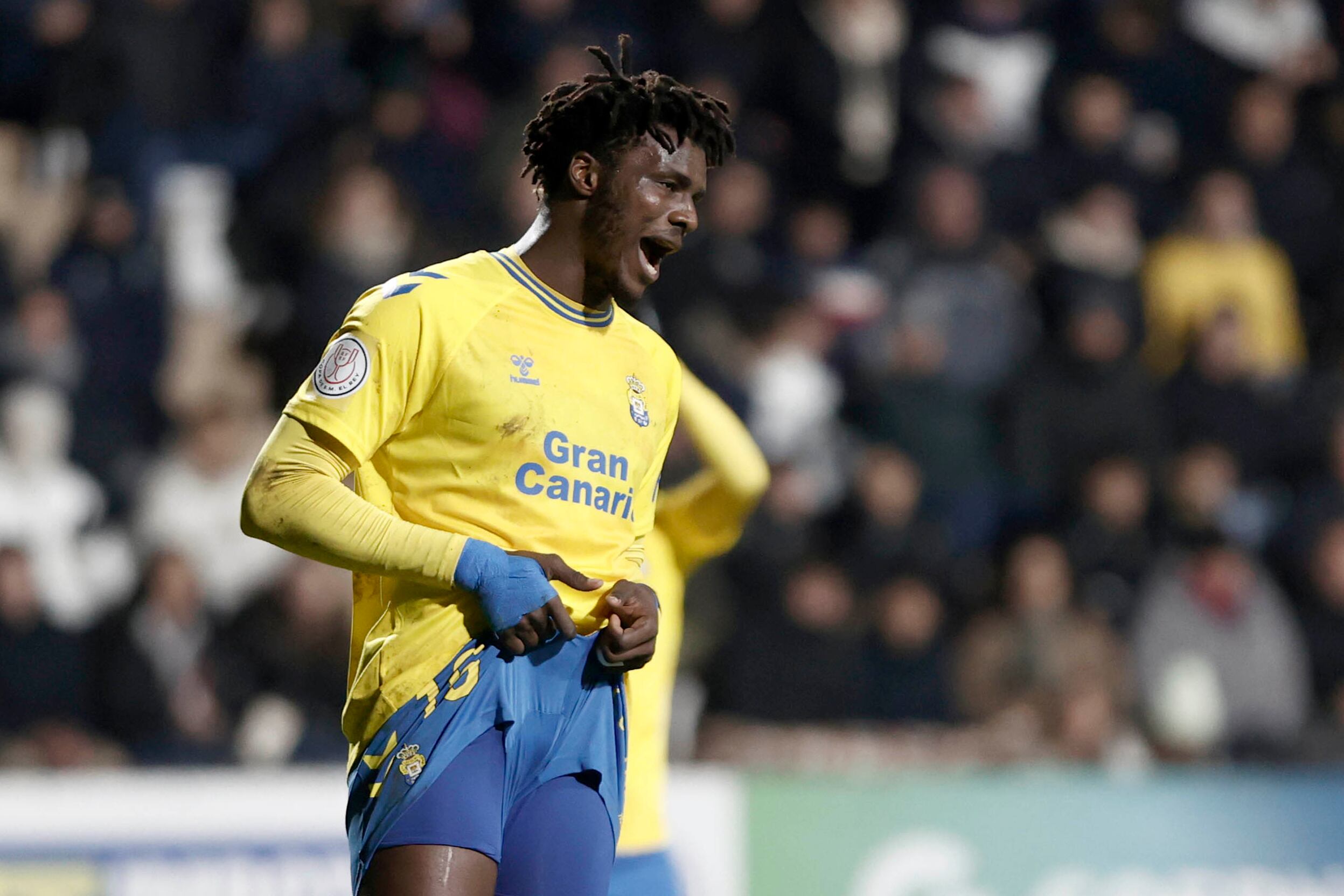 TUDELA (NAVARRA), 06/12/2023.- El delantero de la UD Las Palmas Sory Kaba se lamenta durante el encuentro de segunda ronda de Copa del Rey que CD Tudelano y UD Las Palmas disputan hoy miércoles en el estadio Ciudad de Tudela. EFE/Jesús Diges
