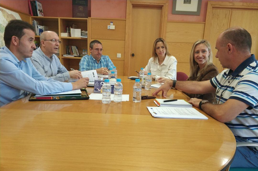 Reunión entre el comisionado para el Reto Demográfico, Jesús Alique, y la directora general de Asuntos Europeos, Virginia Marco, con los responsables de ADIMAN.