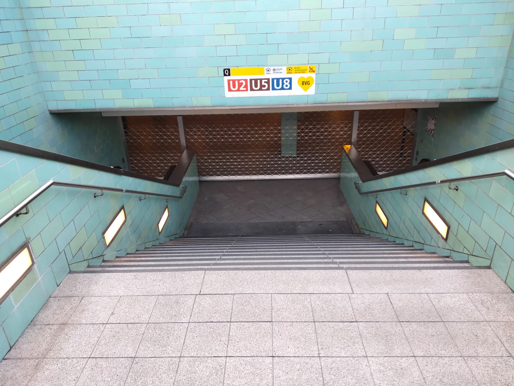 Estación de metro de Alexanderplatz, en el centro de Berlín, cerrada por la huelga de este jueves