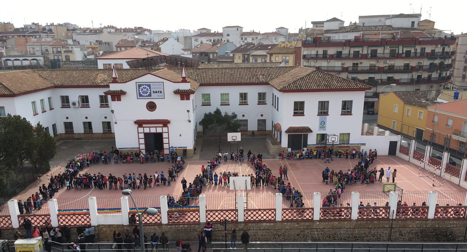 Panorámica de las instalaciones de SAFA Linares durante una actividad realizada en el centro