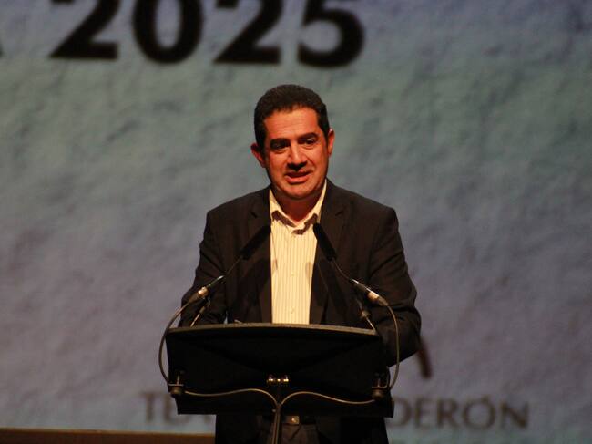 Toni Francés, alcalde d'Alcoi, durant la seua intervenció en el final de la gala dels premis de la Cultura