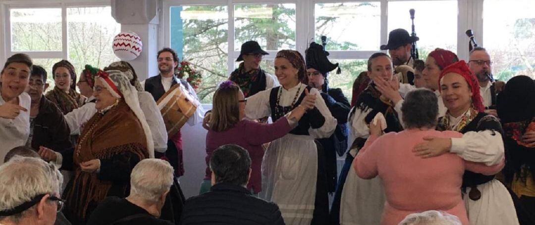 Un momento del baile