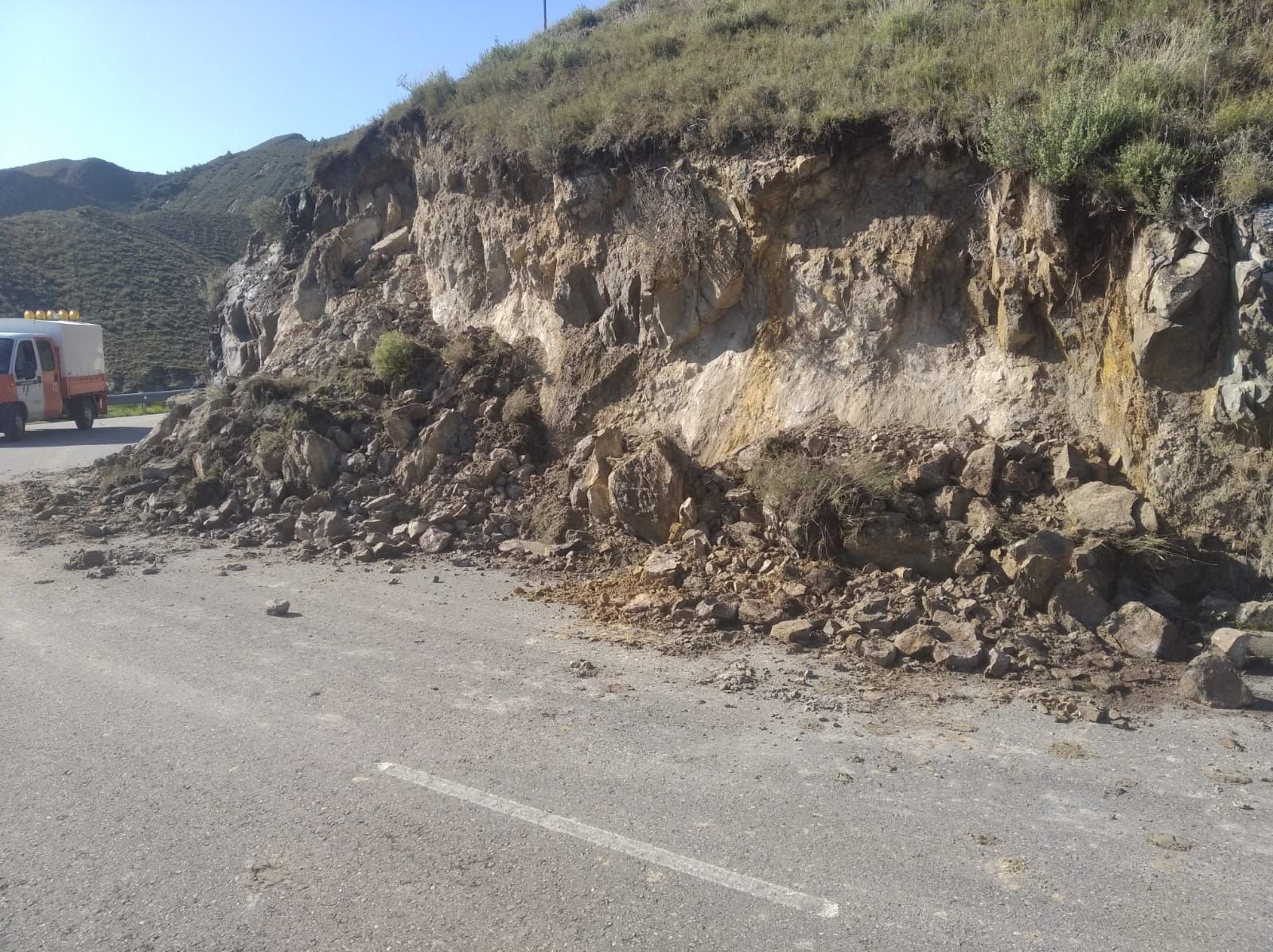 Desprendimiento en la LR 284 pk 7 en Aguilar del Río Alhama