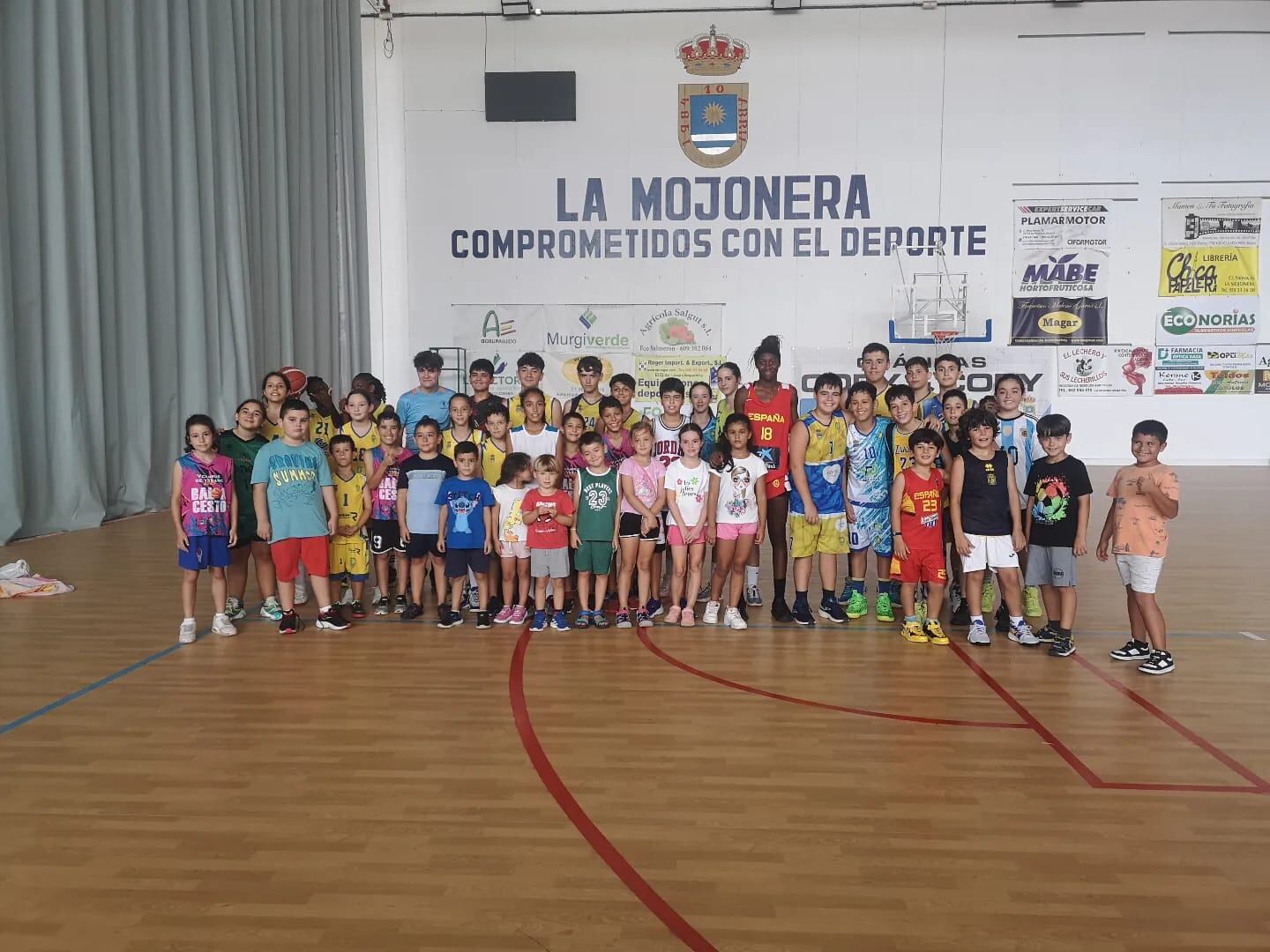 Los niños disfrutando del campus de verano