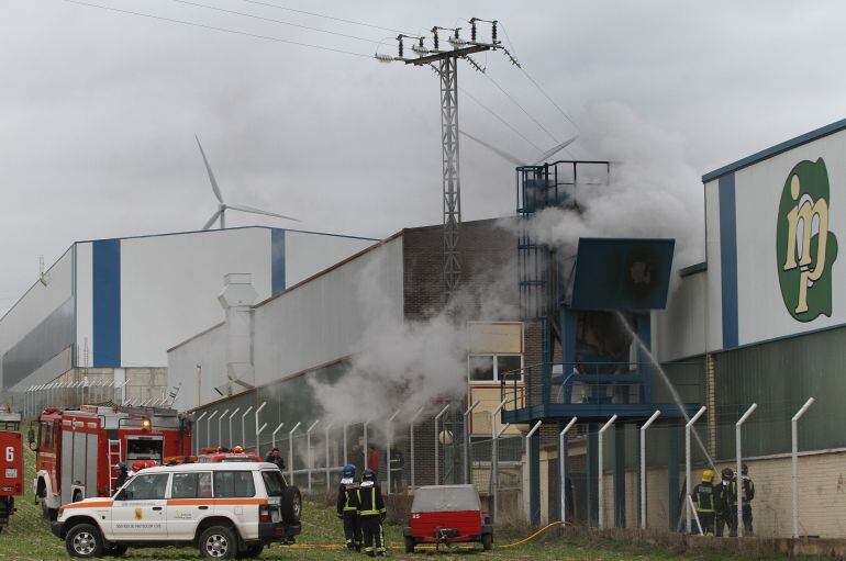 Imagen del aparatoso incendio registrado en INMAPA