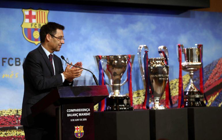 El presidente del FC Barcelona, Josep MarÍa Bartomeu, al inicio de su comparecencia en Barcelona en la que ha hecho el balance de su mandato al frente del club