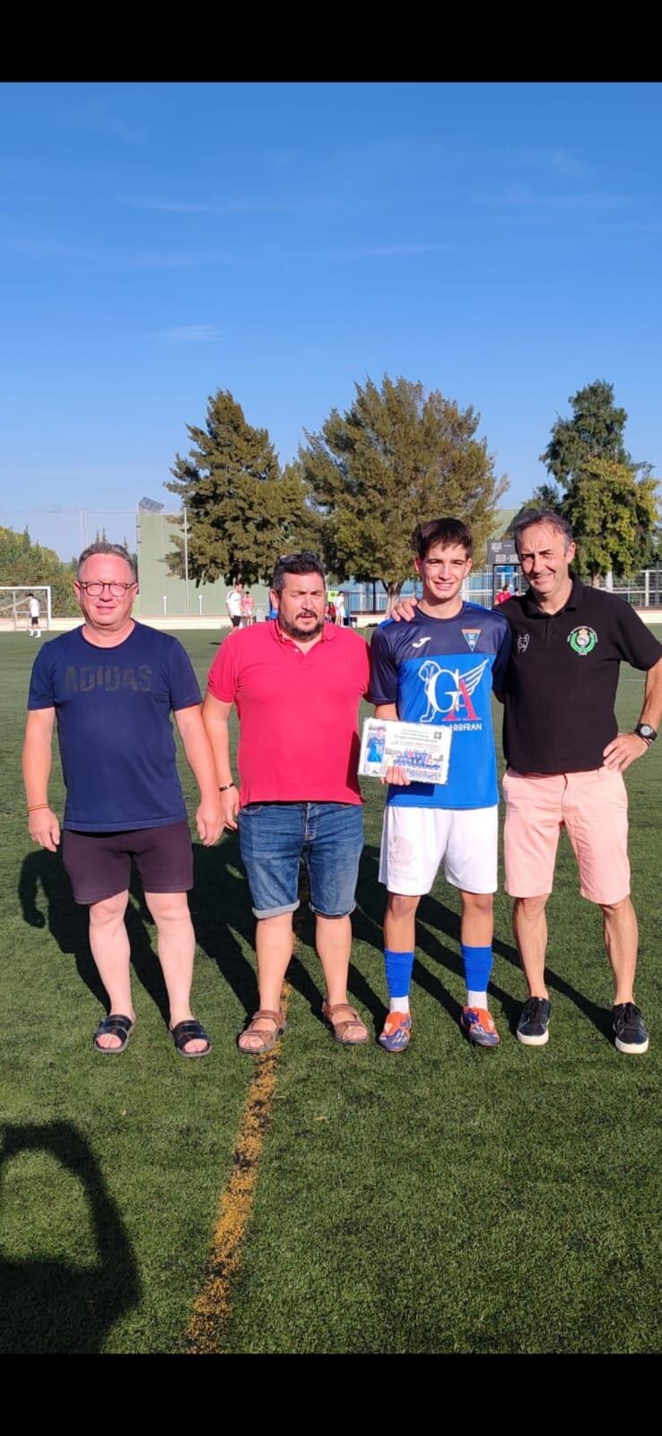 Se entregó a Ricardo Requena el Premio Peña Madridista Caudetana, al jugador más regular de la pasada temporada.