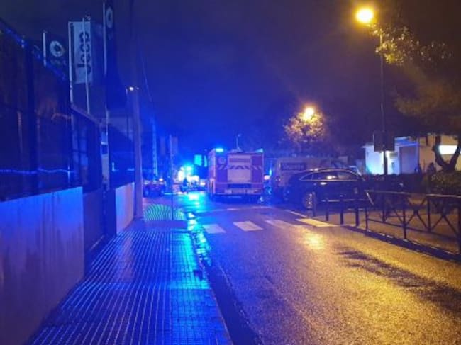 La Policía Local y Protección Civil han tenido que desviar el tráfico