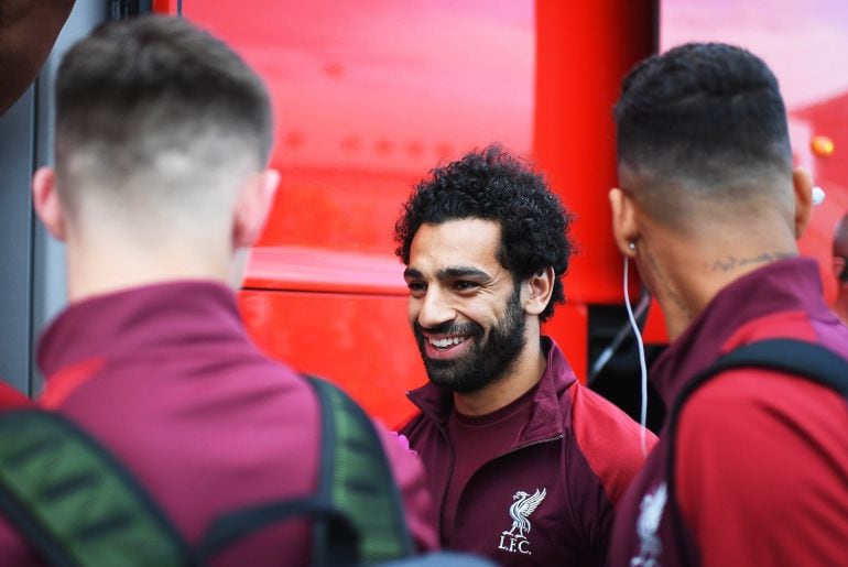 Salah, saliendo del autobús del equipo