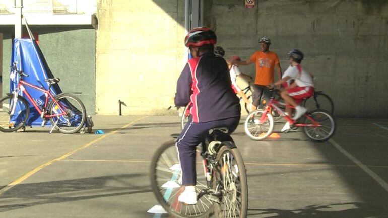 Los alumnos del colegio Miralba desarrollan actividades relacionadas con la semana de la movilidad