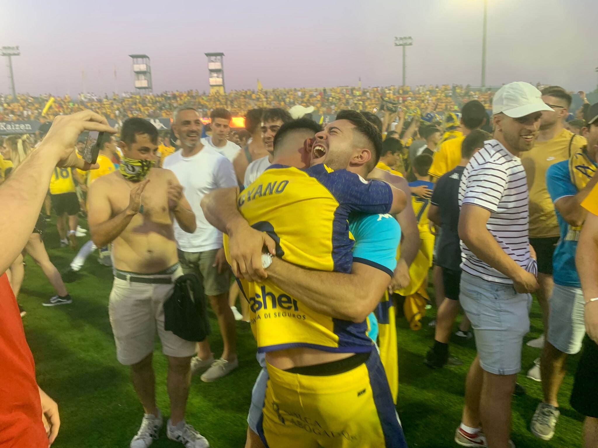 Los jugadores del AD Alcorcón celebran el ascenso a segunda división ante el Castellón