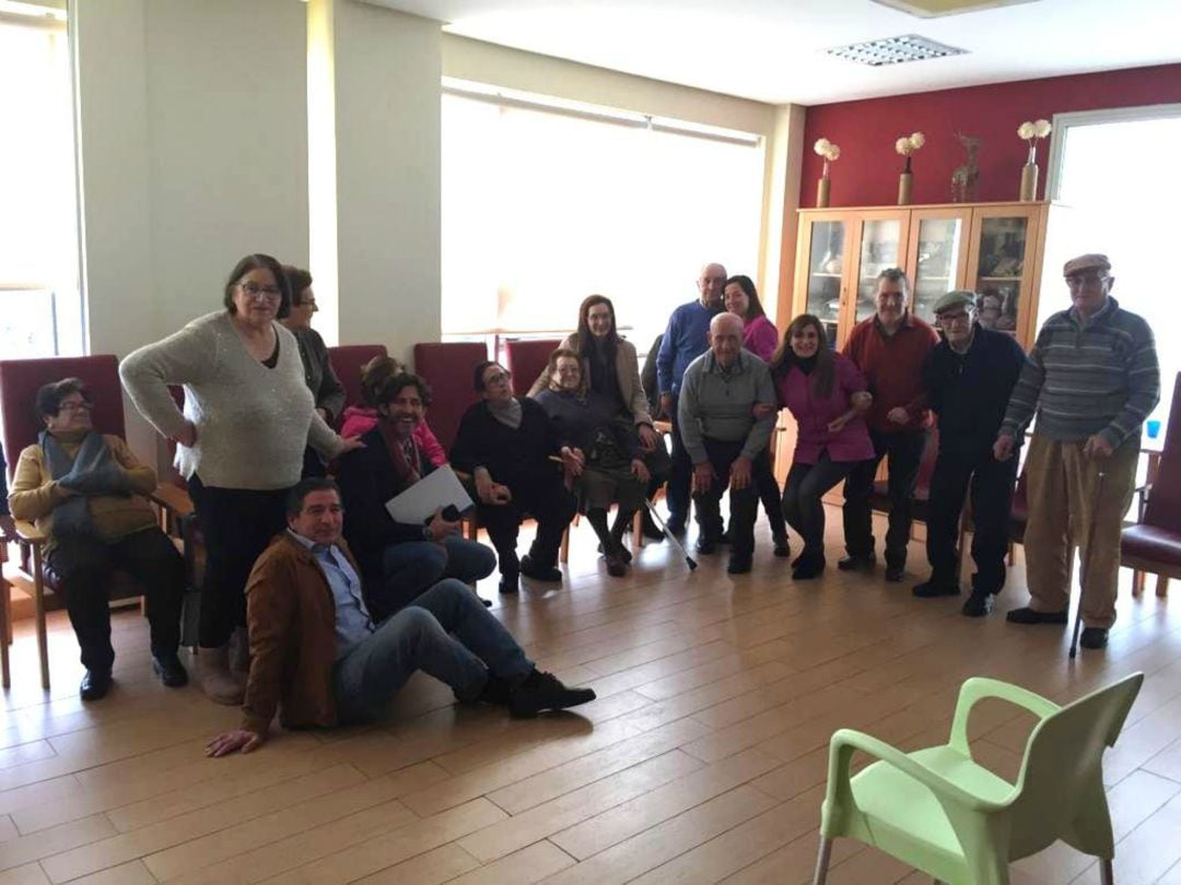 El diputado provincial Francisco José Martín ha visitado la sede de la asociación rondeña Catalina Guerrero Avilés