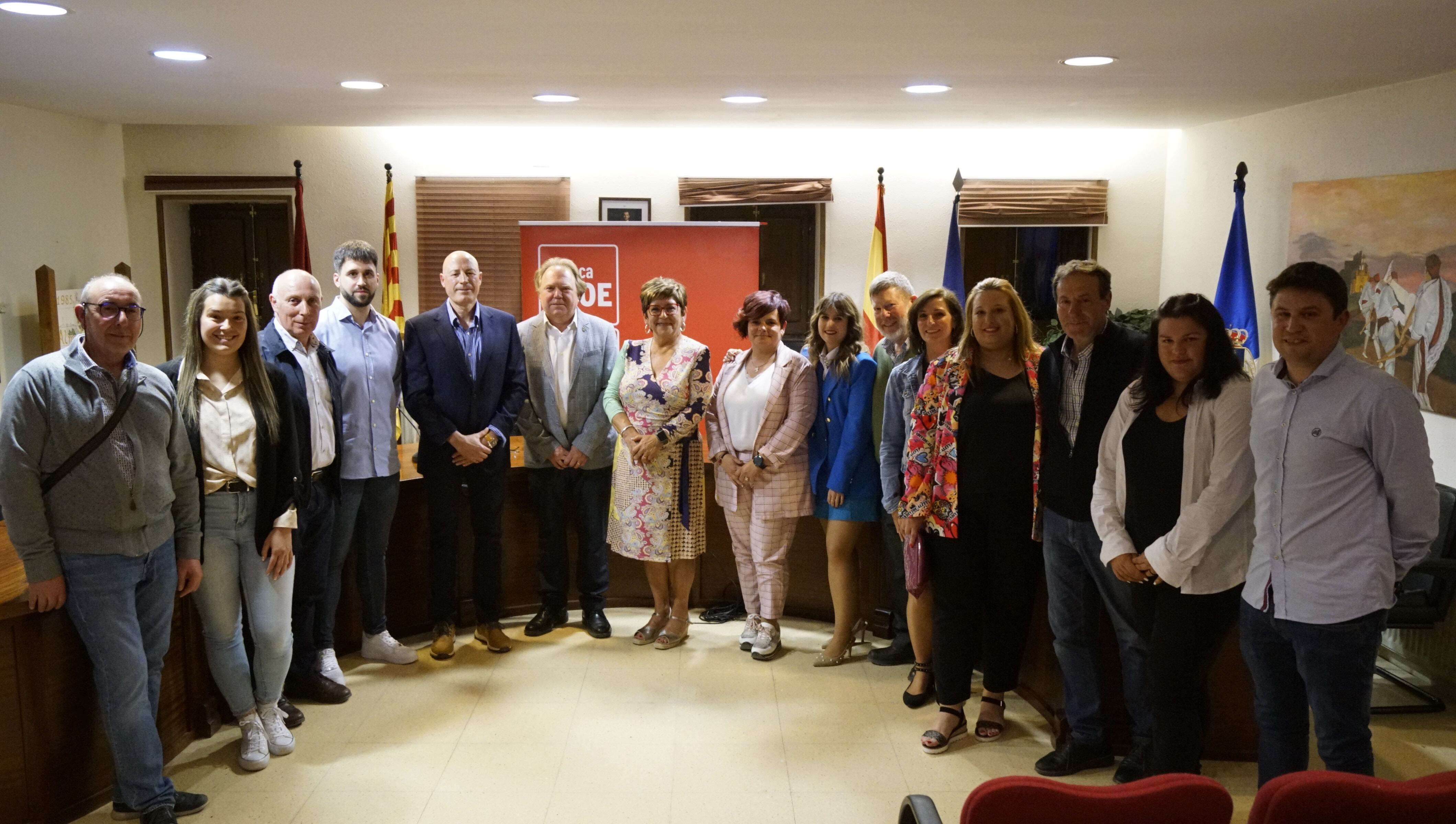 José Luis Abad, en el centro de la imagen, junto a los miembros de su candidatura Elisa Sancho y Antonio Biesca