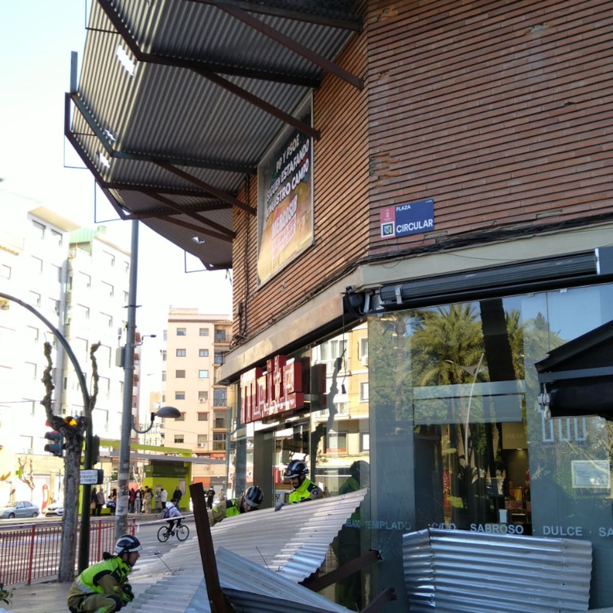 Murcia resuelve más de 150 incidencias por el viento tras activar su protocolo municipal ante la alerta naranja